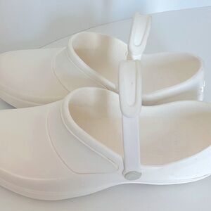 Crocs Classic White Clogs Size W9 Slip On Lightweight Arch Support